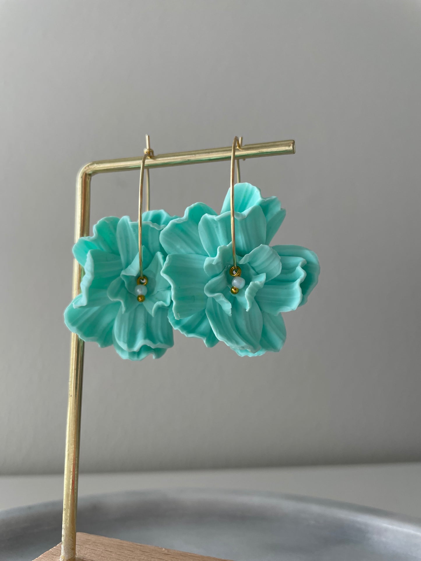 Tuulia (saatavilla useita värejä)